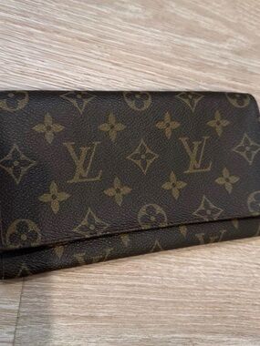 Louis Vuitton Monogram Continental Wallet in Dark Brown with Gold Motif
